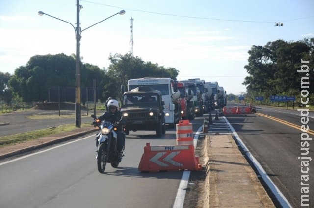 Apesar de escolta militar, 40 cidades ainda estão sem combustível Apesar de escolta militar, 40 cidades ainda estão sem combustível