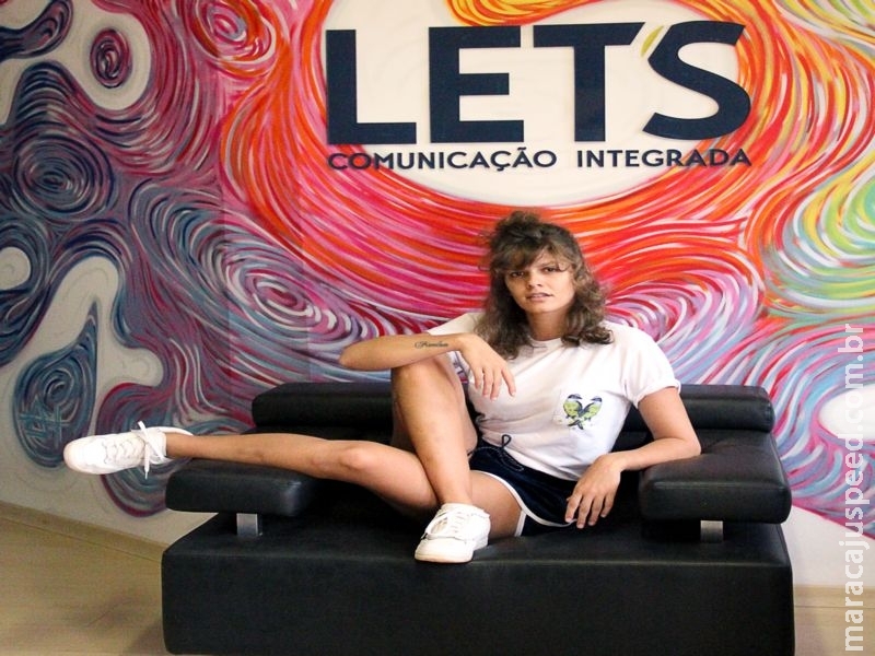 Artista plástica com renome internacional faz intervenção artística em agência de publicidade na capital Artista plástica com renome internacional faz intervenção artística em agência de publicidade na capital