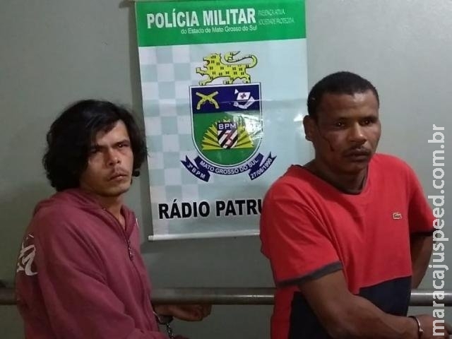 Assaltantes são flagrados por câmera roubando R$ 19 em conveniência Assaltantes são flagrados por câmera roubando R$ 19 em conveniência