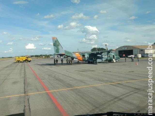 Avião da FAB com 23 pessoas faz pouso forçado durante voo para MS Avião da FAB com 23 pessoas faz pouso forçado durante voo para MS
