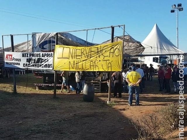 Caminhoneiros continuam com 6 pontos de bloqueios em BRs