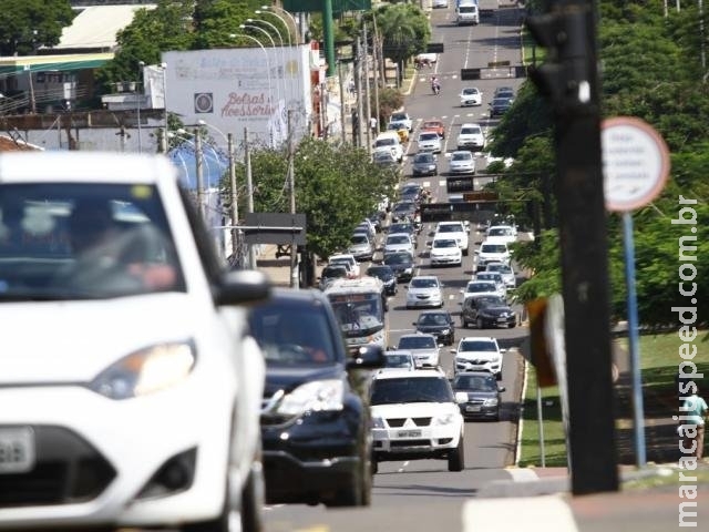 Com dinheiro curto, consumidor apela a carro velho e vendas crescem 70% Com dinheiro curto, consumidor apela a carro velho e vendas crescem 70%