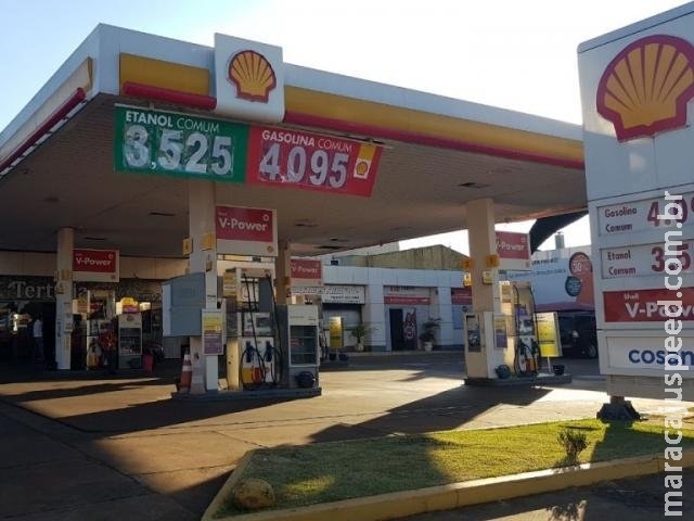 Com fuga de clientes, postos na fronteira demitem e chegam a fechar Com fuga de clientes, postos na fronteira demitem e chegam a fechar