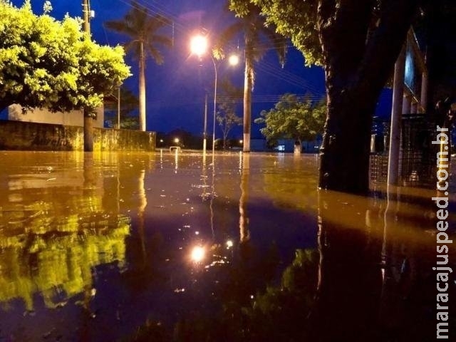 Decreta situação de emergência em município afetado pelas chuvas Decreta situação de emergência em município afetado pelas chuvas