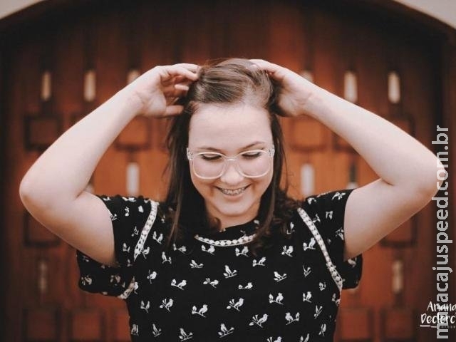 Em 1 ano, Victtoria viu o namorado morrer e descobriu o câncer, mas tudo passou Em 1 ano, Victtoria viu o namorado morrer e descobriu o câncer, mas tudo passou