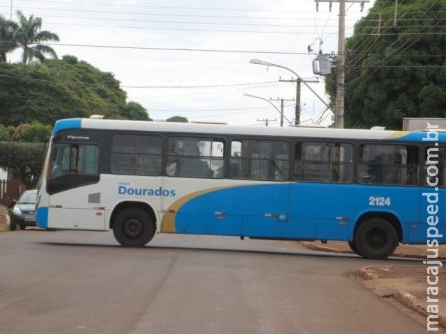 Empresa de ônibus reduz horários e negocia compra de combustíveis