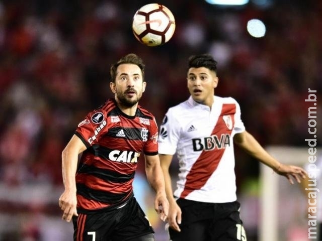 Flamengo fica em segundo no Grupo 4 depois de não sair do 0 a 0 contra o River Flamengo fica em segundo no Grupo 4 depois de não sair do 0 a 0 contra o River
