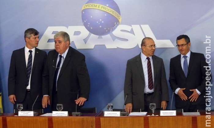 Governo Temer anuncia acordo com parte dos grevistas e trégua de 15 dias Governo Temer anuncia acordo com parte dos grevistas e trégua de 15 dias