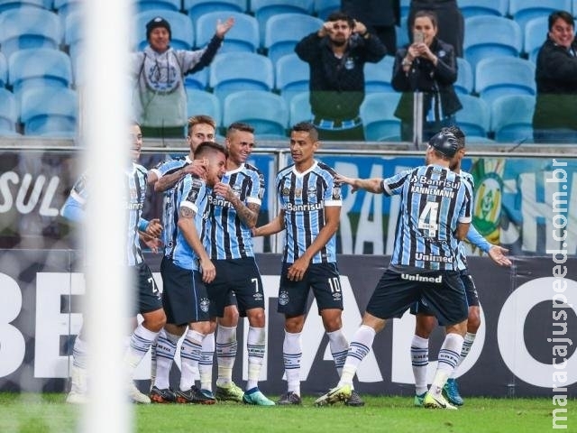 Grêmio faz 1 a 0 no Defensor e garante primeiro lugar no Grupo 1 da Libertadores Grêmio faz 1 a 0 no Defensor e garante primeiro lugar no Grupo 1 da Libertadores