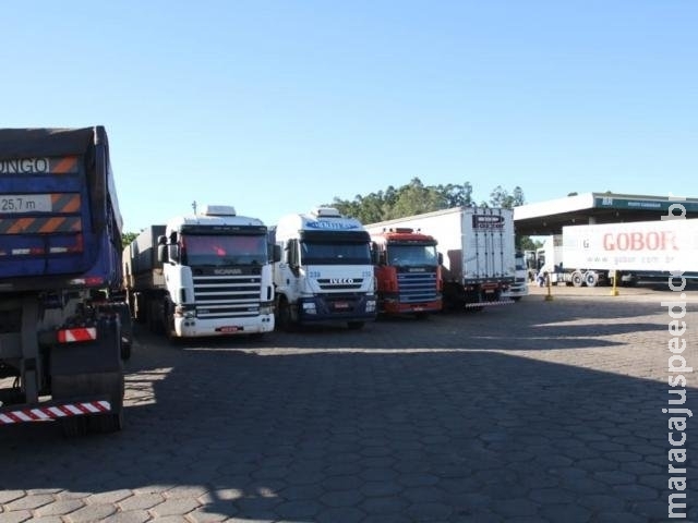 Greve de caminhoneiros tem adesão de pelo menos 19 mil em MS, diz sindicato Greve de caminhoneiros tem adesão de pelo menos 19 mil em MS, diz sindicato