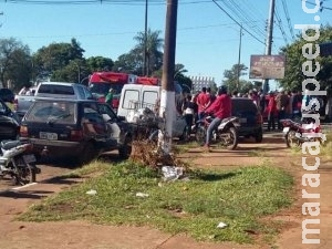 Homem é executado por pistoleiros na calçada da empresa do pai