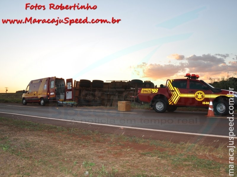 Maracaju: Bombeiros atendem ocorrência de tombamento de carreta carregada com pó de pedra na BR-267 Maracaju: Bombeiros atendem ocorrência de tombamento de carreta carregada com pó de pedra na BR-267