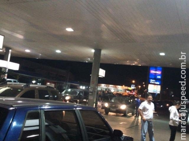 Medo do desabastecimento lota postos e gasolina começa a faltar Medo do desabastecimento lota postos e gasolina começa a faltar