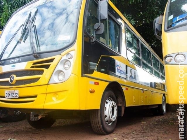 Município suspende transporte de universitários por falta de combustível Município suspende transporte de universitários por falta de combustível