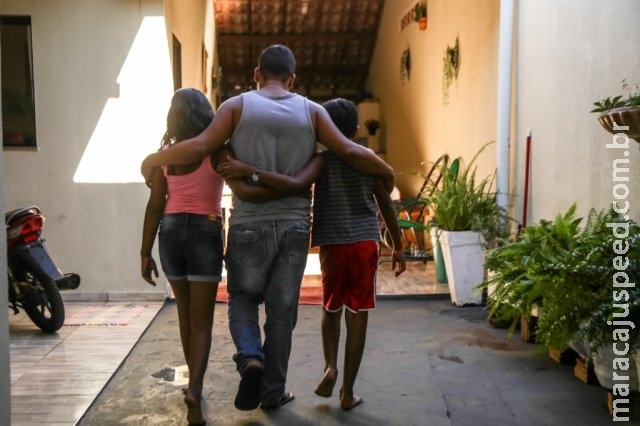 Pai assumiu guarda, depois de saber por telefone que ex devolveu filho adotivo Pai assumiu guarda, depois de saber por telefone que ex devolveu filho adotivo