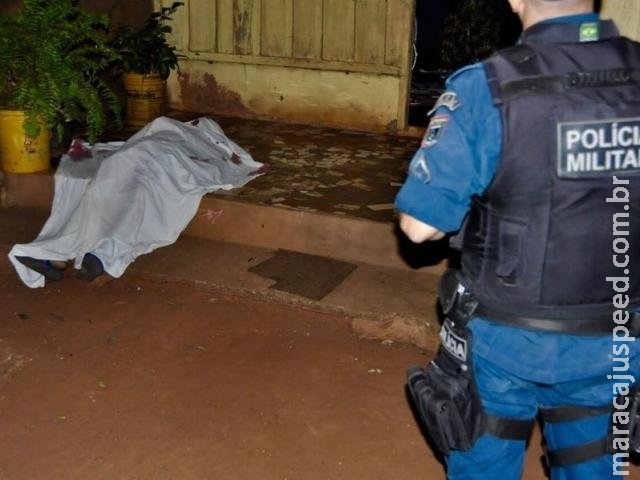 Pistoleiros invadem residência e matam jovem de 21 anos Pistoleiros invadem residência e matam jovem de 21 anos