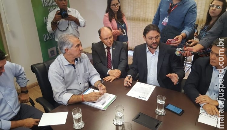 Reinaldo diz que reduz ICMS do diesel para 12% se caminhoneiros encerrarem greve Reinaldo diz que reduz ICMS do diesel para 12% se caminhoneiros encerrarem greve