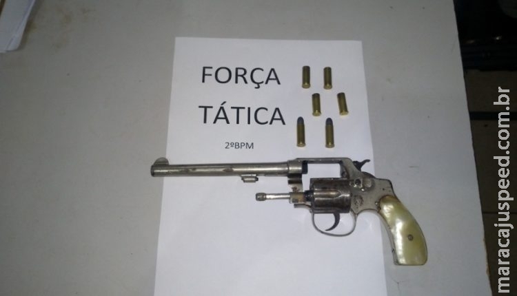 Segurança pede para mulher descer da cadeira e é baleado quatro vezes