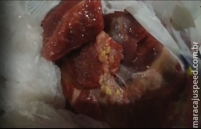 VÍDEO: jovem compra carne com pus em supermercado da Capital VÍDEO: jovem compra carne com pus em supermercado da Capital