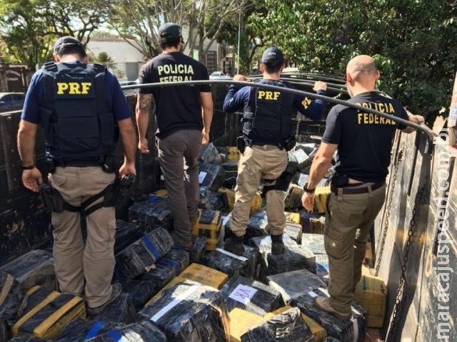 Ação entre PF e PRF acaba com apreensão de 5 toneladas de maconha Ação entre PF e PRF acaba com apreensão de 5 toneladas de maconha