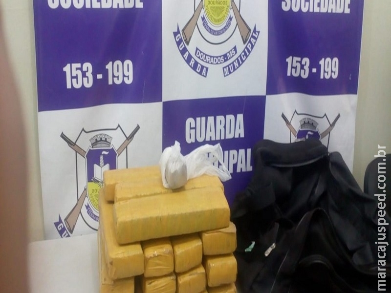 Adolescente é apreendido com mala cheia de droga