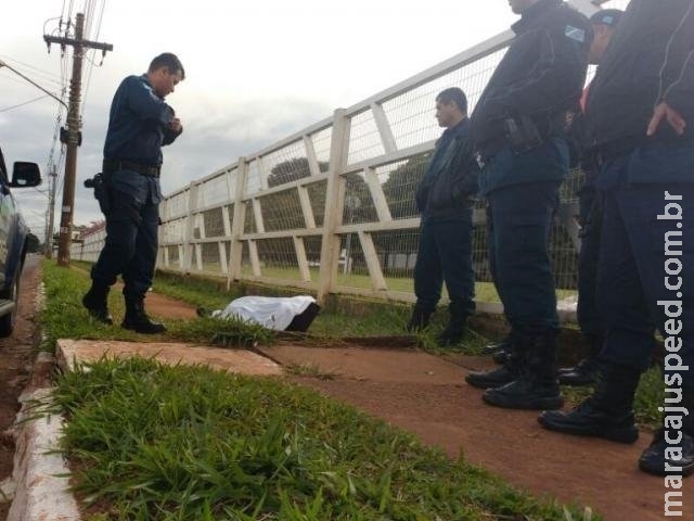 Após madrugada com sensação de 7°C, homem aparece morto em calçada Após madrugada com sensação de 7°C, homem aparece morto em calçada