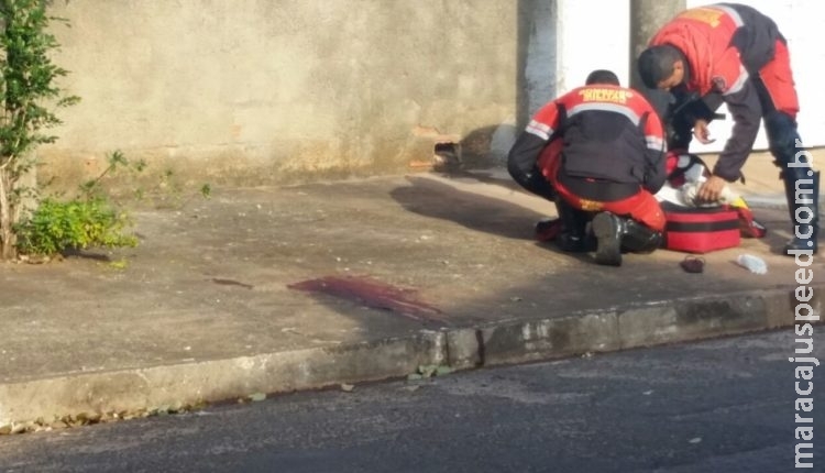 Aposentado de 62 anos fica em estado grave após cair de andaime de 4 metros Aposentado de 62 anos fica em estado grave após cair de andaime de 4 metros