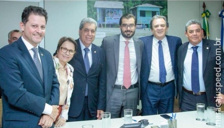 BASTIDORES: ‘dividido’ ou ‘vivo’, partido cortejado por grandes tem lados definidos BASTIDORES: ‘dividido’ ou ‘vivo’, partido cortejado por grandes tem lados definidos