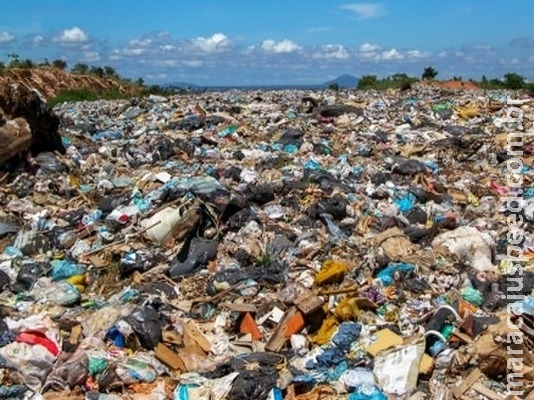 Brasil perde R$ 5,7 bilhões por ano ao não reciclar resíduos plásticos Brasil perde R$ 5,7 bilhões por ano ao não reciclar resíduos plásticos
