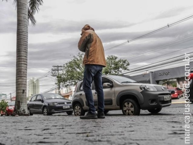 Frio chega ao 6º dia com temperaturas na casa dos 9°C em quatro cidades Frio chega ao 6º dia com temperaturas na casa dos 9°C em quatro cidades