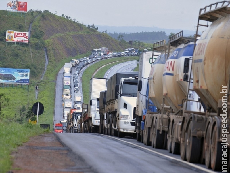 Greve de caminhoneiros amplia teto de gastos federais em R$ 14 bilhões