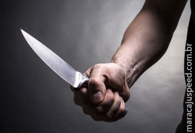 Homem tem pulmão perfurado após ser esfaqueado dentro de casa Homem tem pulmão perfurado após ser esfaqueado dentro de casa
