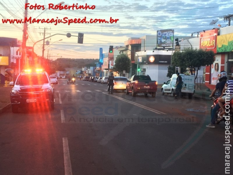 Maracaju: Veículos se envolvem em acidente ao pararem em semáforo na região central Maracaju: Veículos se envolvem em acidente ao pararem em semáforo na região central