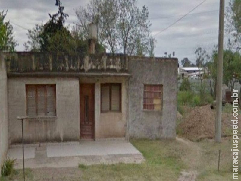 Mulher é acorrentada por 20 anos por namorar sem aprovação da família Mulher é acorrentada por 20 anos por namorar sem aprovação da família