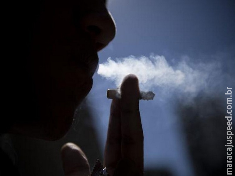 Pesquisa diz que adolescentes fumantes têm mais obesidade abdominal Pesquisa diz que adolescentes fumantes têm mais obesidade abdominal