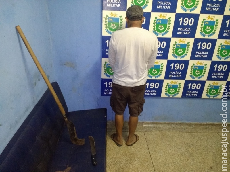 PMA prende escondido embaixo de cama padrasto que tentou matar enteada com foice PMA prende escondido embaixo de cama padrasto que tentou matar enteada com foice