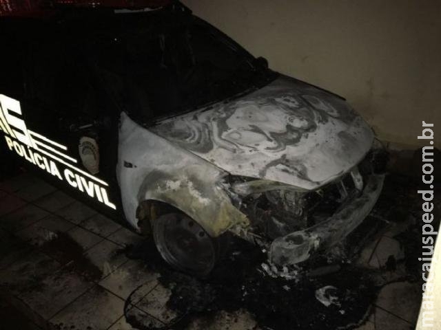 Polícia Civil investiga incêndio que destruiu viatura da Delegacia da Mulher Polícia Civil investiga incêndio que destruiu viatura da Delegacia da Mulher