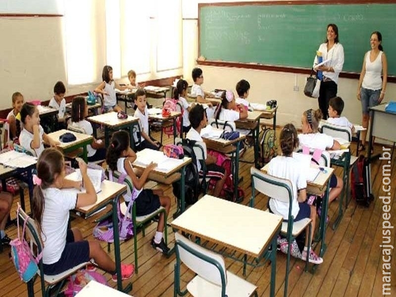 Professores ganham 25% menos que profissionais de outras áreas Professores ganham 25% menos que profissionais de outras áreas