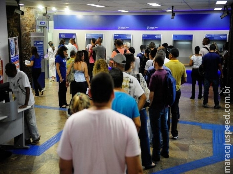 Quase 1,9 milhão de trabalhadores ainda não sacaram abono salarial Quase 1,9 milhão de trabalhadores ainda não sacaram abono salarial