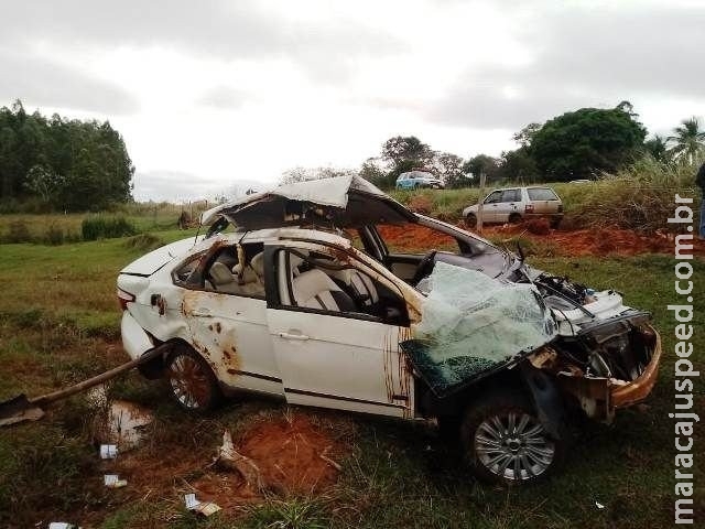 Veículo com cinco pessoas capota e uma pessoa morre na MS-475 Veículo com cinco pessoas capota e uma pessoa morre na MS-475