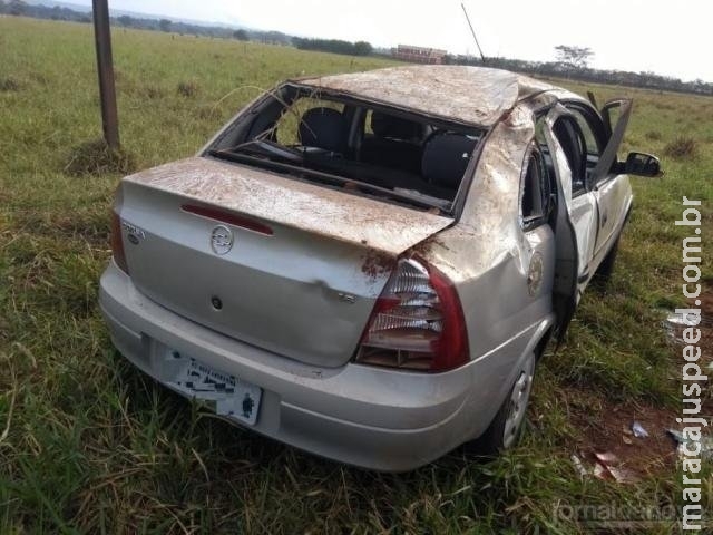 Veículo é abandonado com avarias em rotatória depois de sofrer acidente