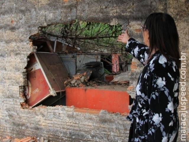 Vizinhos relatam momentos de pânico durante incêndio em depósito Vizinhos relatam momentos de pânico durante incêndio em depósito
