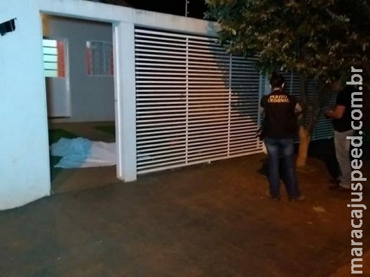 Ao atender chamado de pistoleiro homem é morto a tiros em sua residência Ao atender chamado de pistoleiro homem é morto a tiros em sua residência