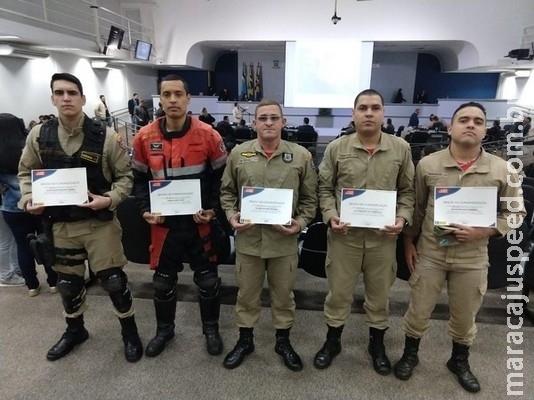 Bombeiros são homenageados por prenderem dois suspeitos de furto de moto em Campo Grande Bombeiros são homenageados por prenderem dois suspeitos de furto de moto em Campo Grande