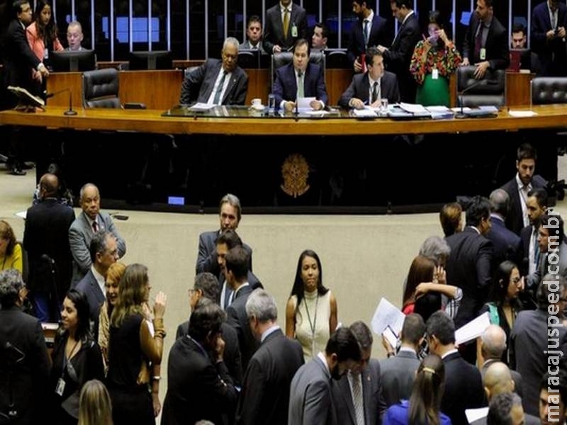 Câmara aprova isenção do pagamento da conta de luz para famílias de baixa renda Câmara aprova isenção do pagamento da conta de luz para famílias de baixa renda
