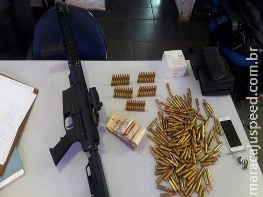 Com um fuzil e 88kg de cocaína homem é preso ao apresentar nervosismo