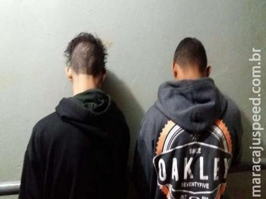 Dupla é detida por posse ilegal de arma de fogo