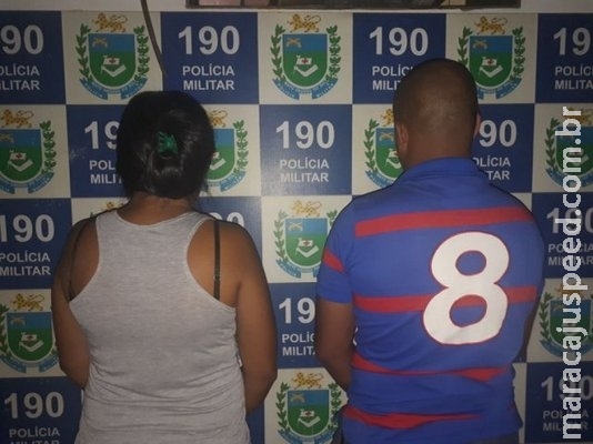 Em casa cheia de jovens, traficante joga droga no vaso para tentar escapar