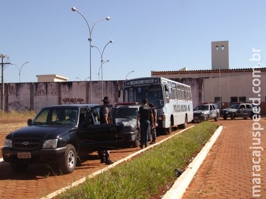 Escolta de presos tira policiais da segurança nas ruas em Dourados Escolta de presos tira policiais da segurança nas ruas em Dourados
