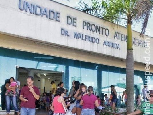 Familia sofre com idoso há três dias internado em UPA à espera de vaga Familia sofre com idoso há três dias internado em UPA à espera de vaga